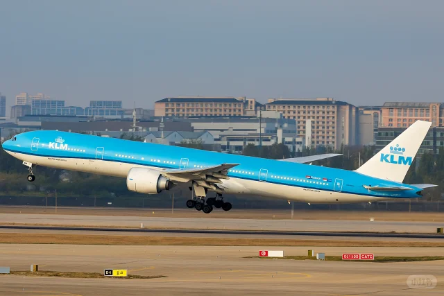 郑州机场一日拍机合集~ A380和77W目不暇接