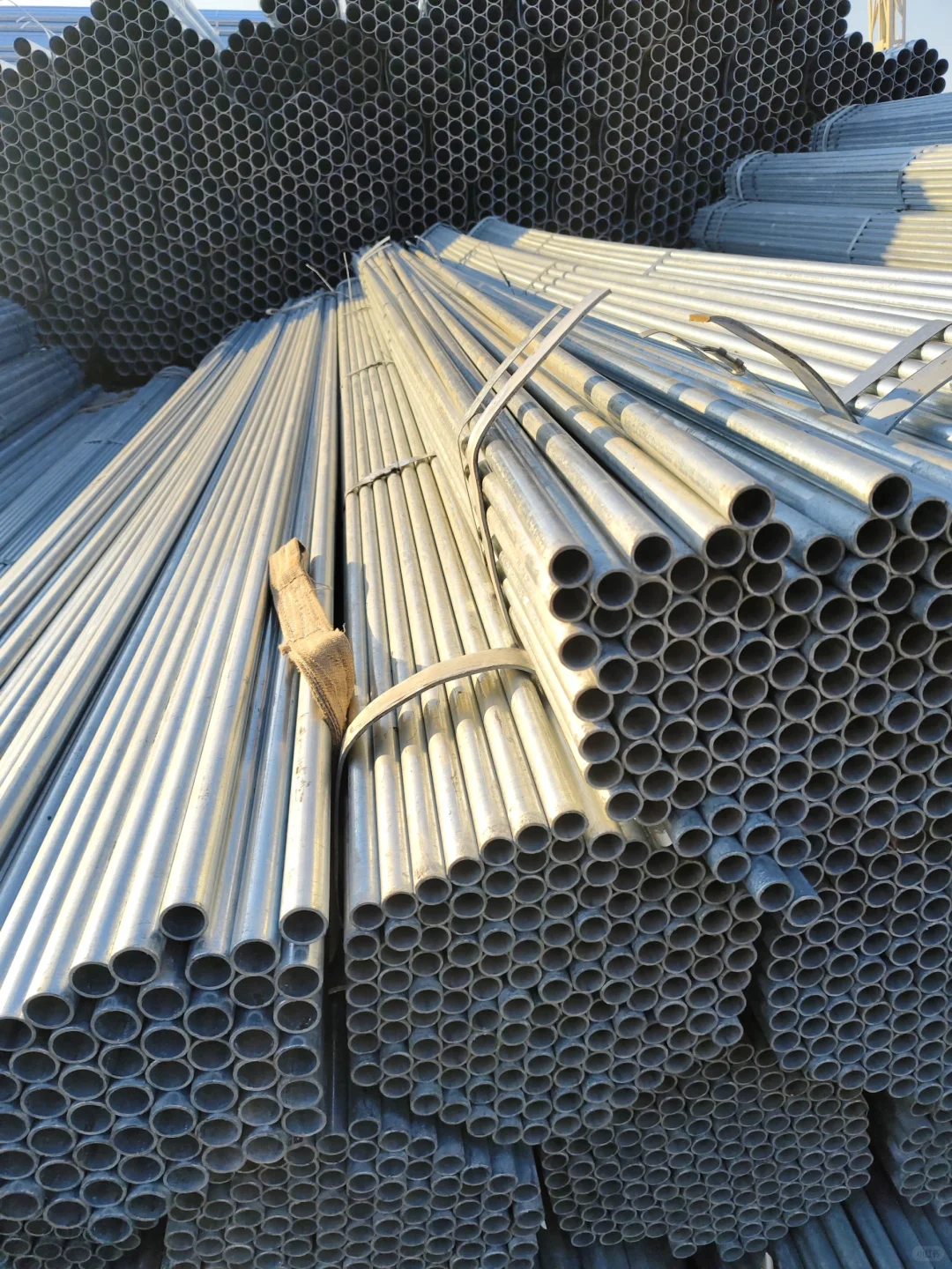 优质钢材，构筑坚固未来。