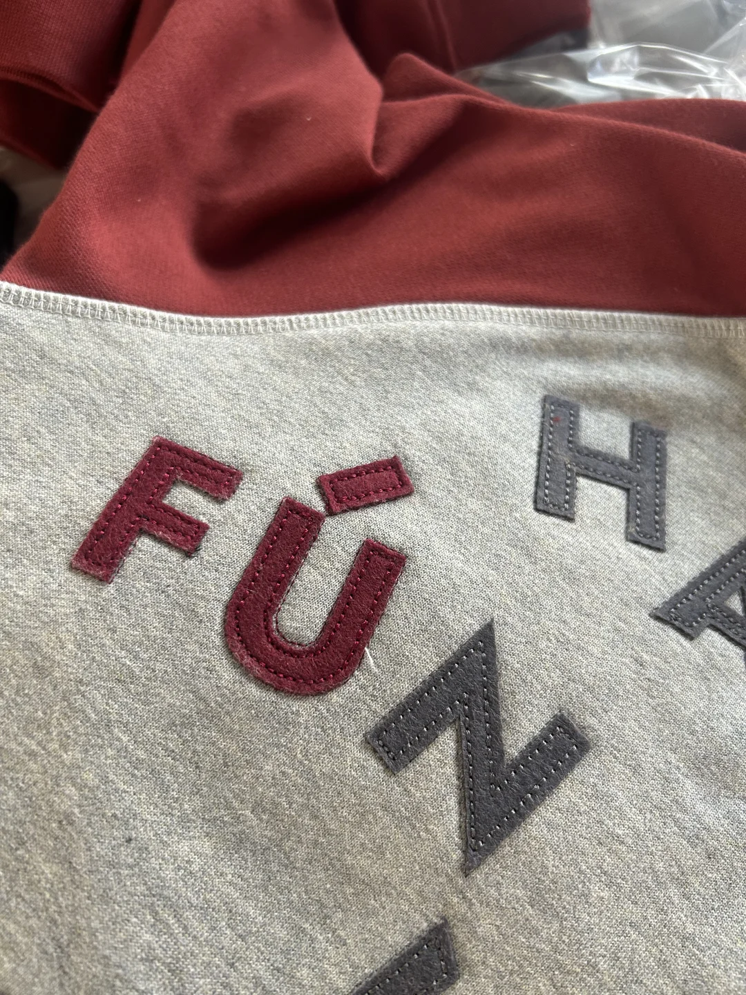 服装这么烂的生意，工厂只能靠卷细节了