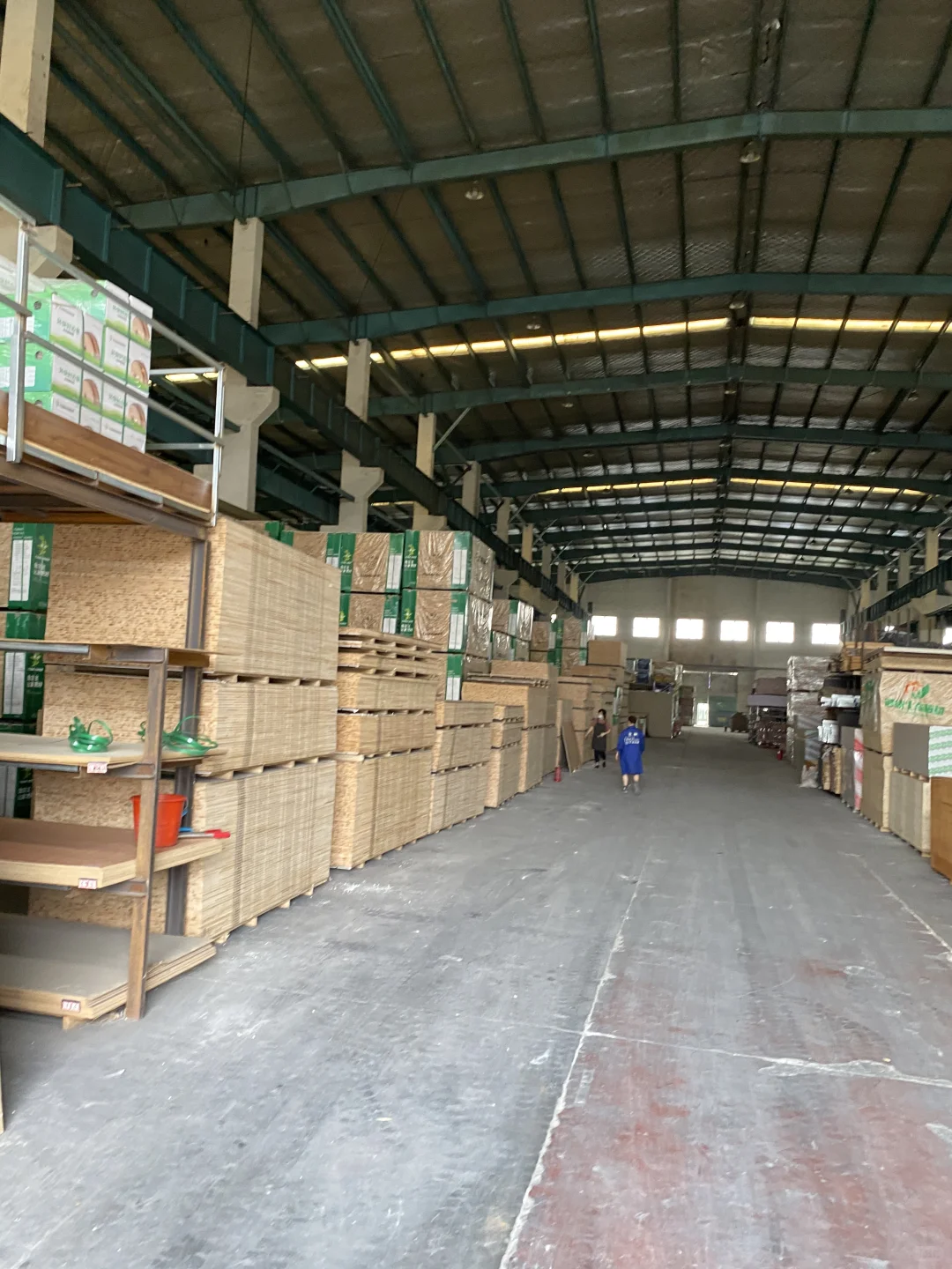 或许仓库购物体验感不佳，可耐不住它实惠啊