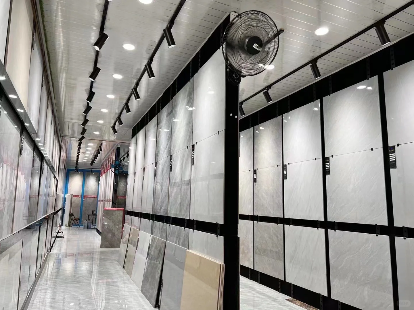 靠谱瓷砖批发店，让您买的放心用得安心✨