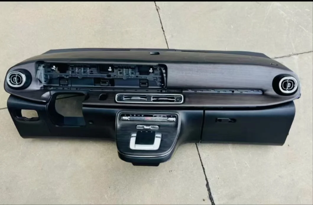 奔驰威霆升级V300L仪表台