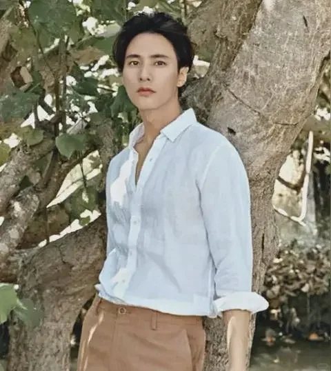 元彬机场瞳孔地震现场直击！这波反差萌