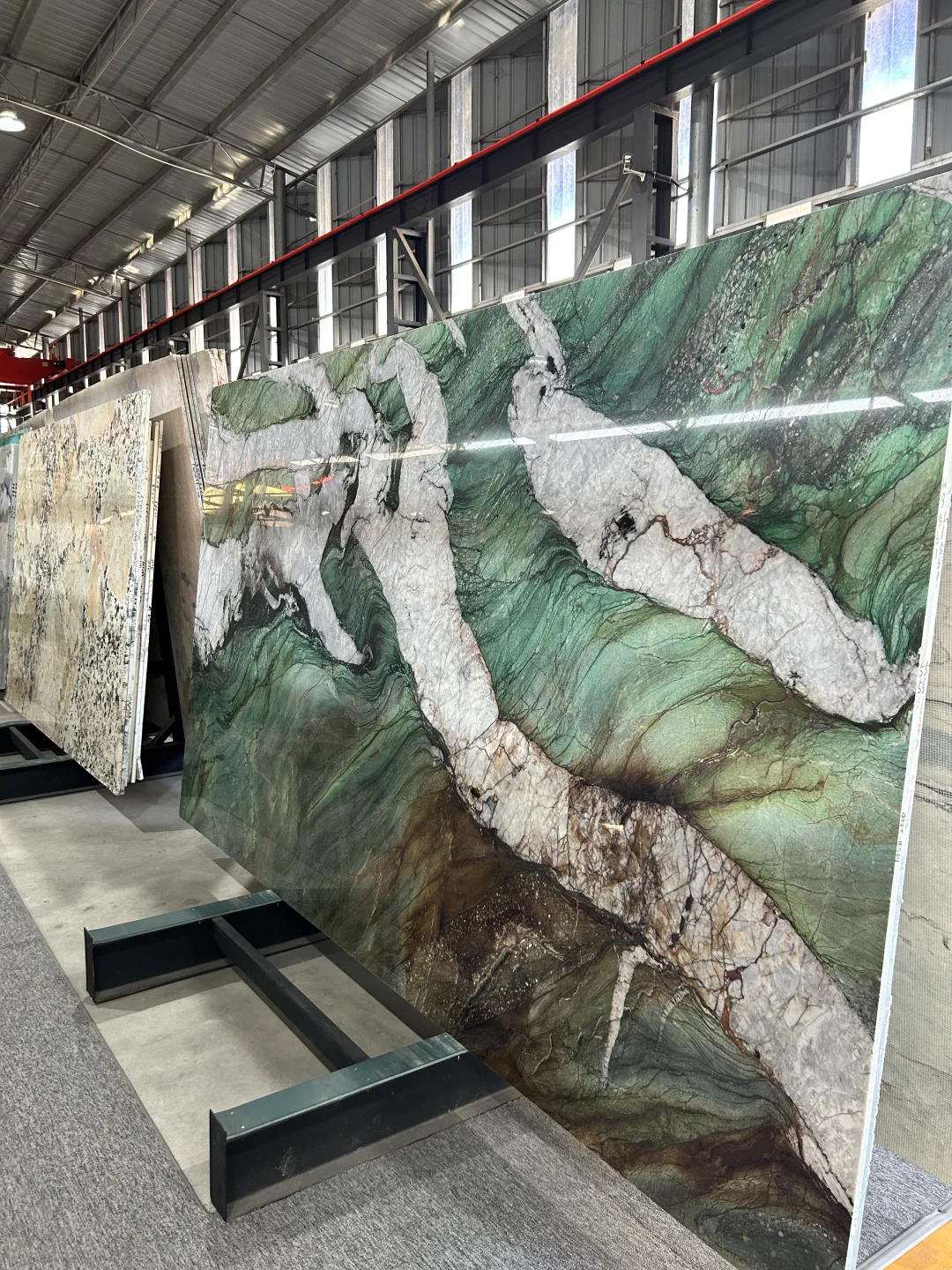 ?探访矿老板搞得奢石工厂