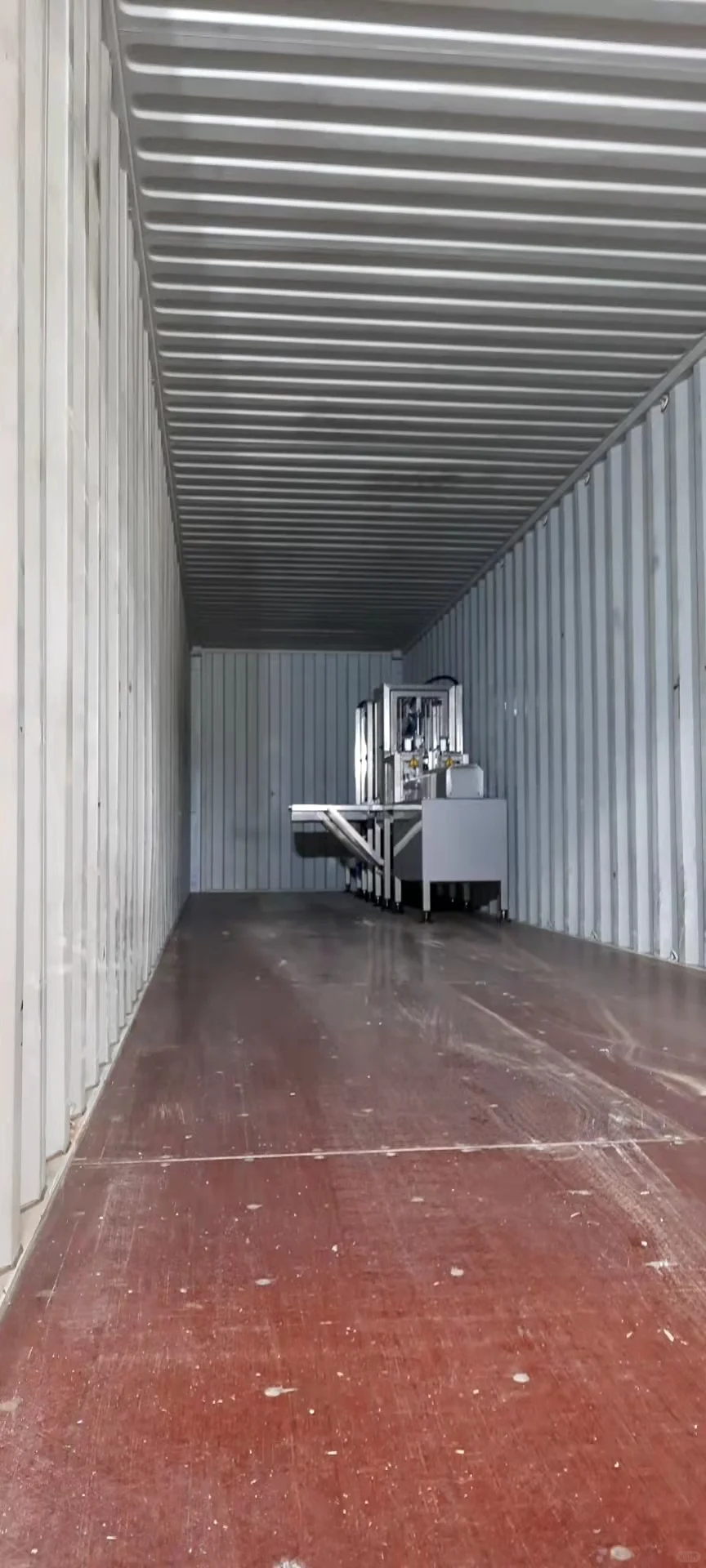 荷兰进口温室设备卸车