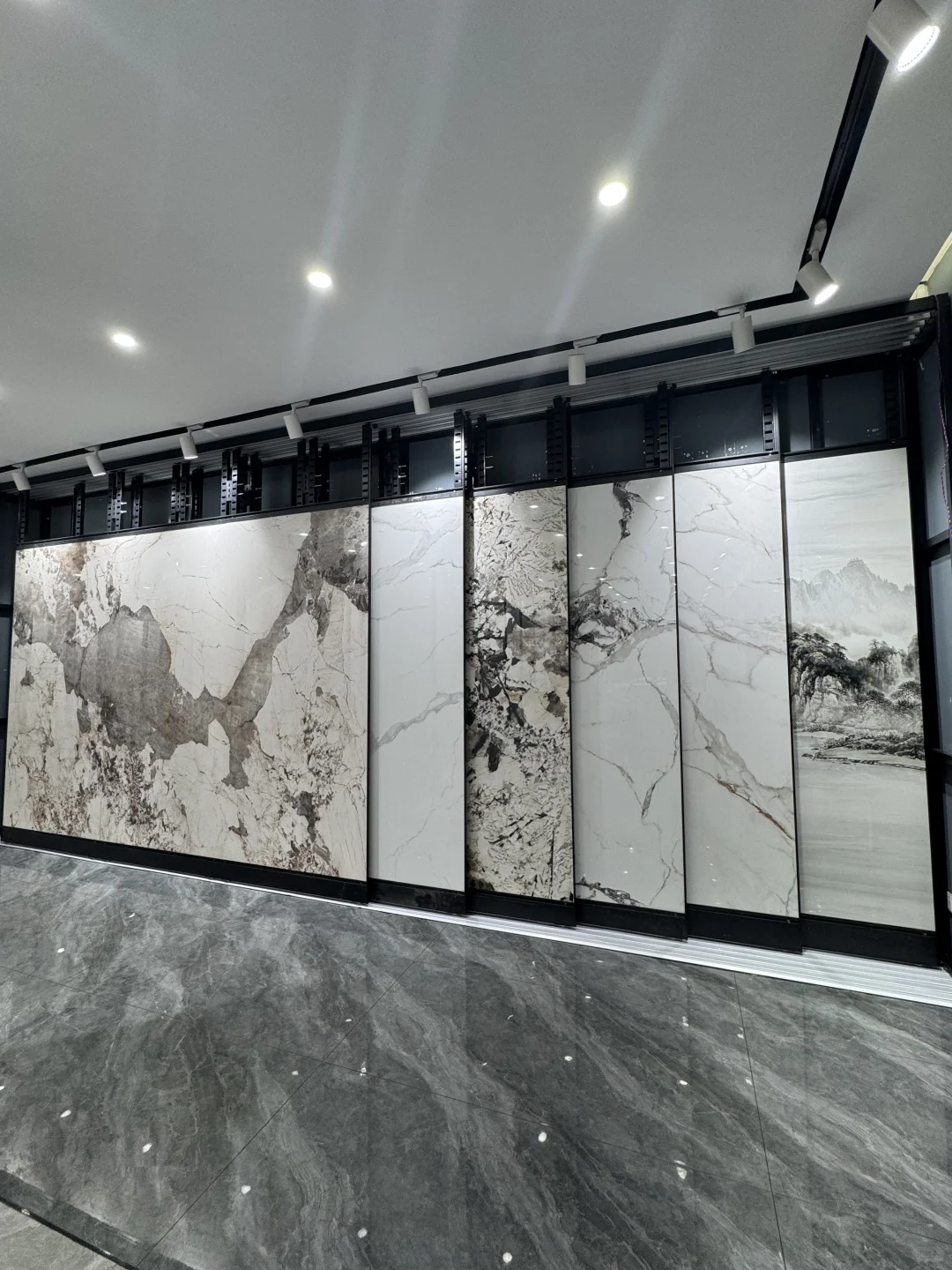 95后夫妻在晋江磁灶卖砖