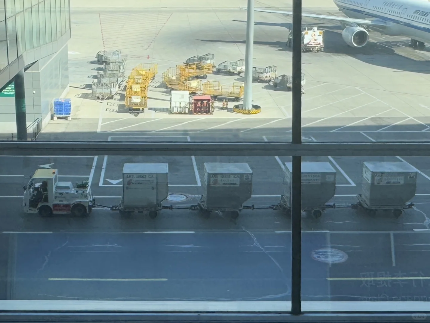 你留意过机场里出现的各种小车?么？