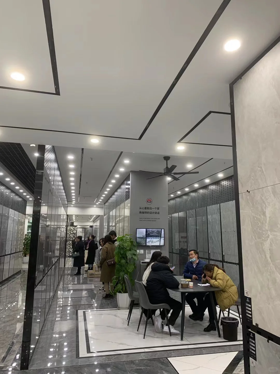 周末来我们瓷砖展厅逛一逛吧