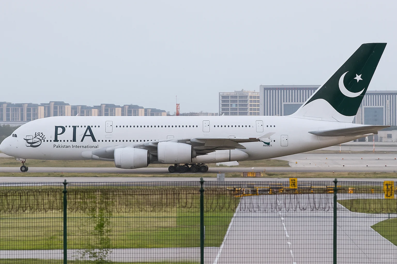 疑似巴基斯坦航空A380清晨窜访西安~