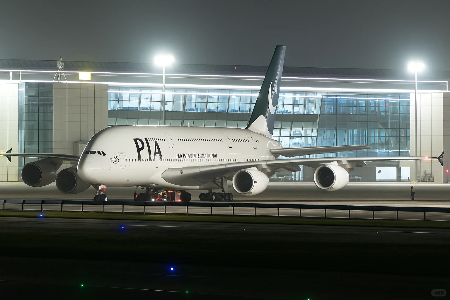 疑似巴基斯坦航空A380清晨窜访西安~