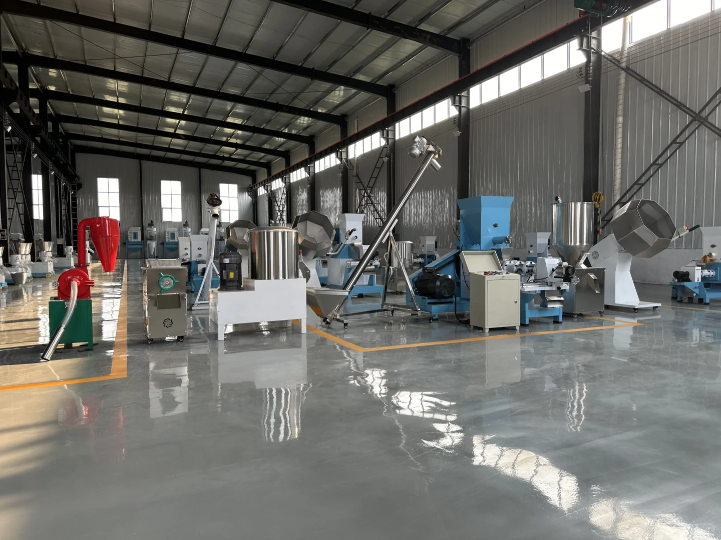 养殖户必备！小型饲料膨化机组！