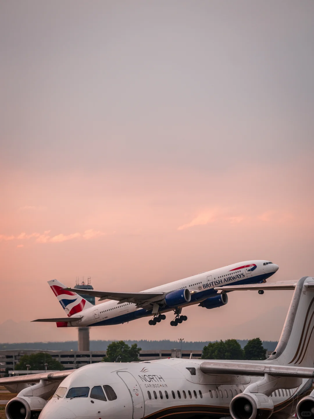 温哥华机场，有一个“官方看飞机平台”