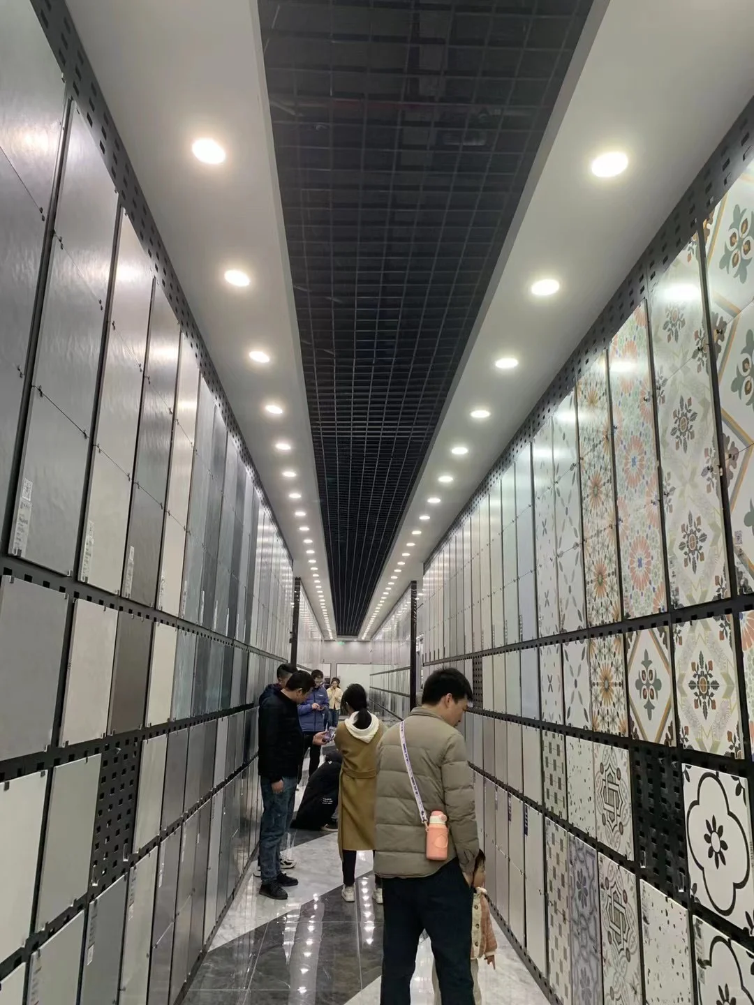 周末来我们瓷砖展厅逛一逛吧