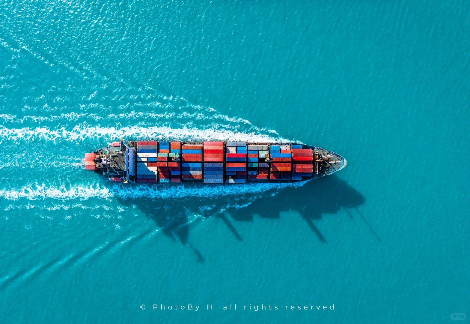 航拍摄影 | 空中视角下的集装箱货船