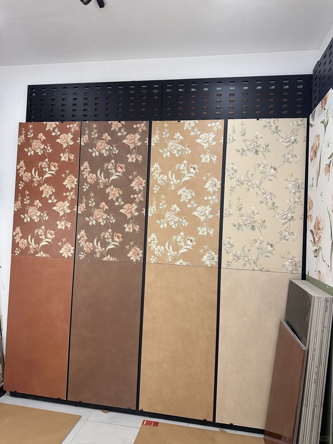 哇 在东营发现一家瓷砖批发仓库