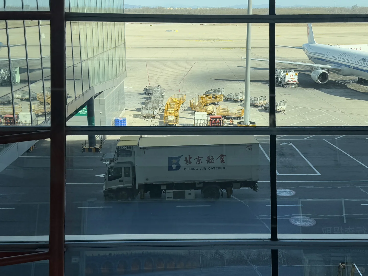 你留意过机场里出现的各种小车?么？