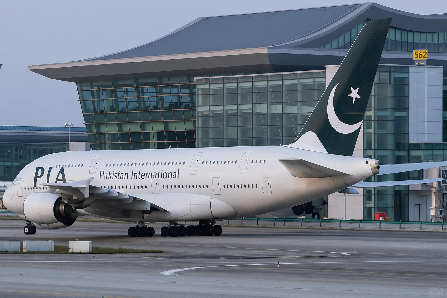 疑似巴基斯坦航空A380清晨窜访西安~