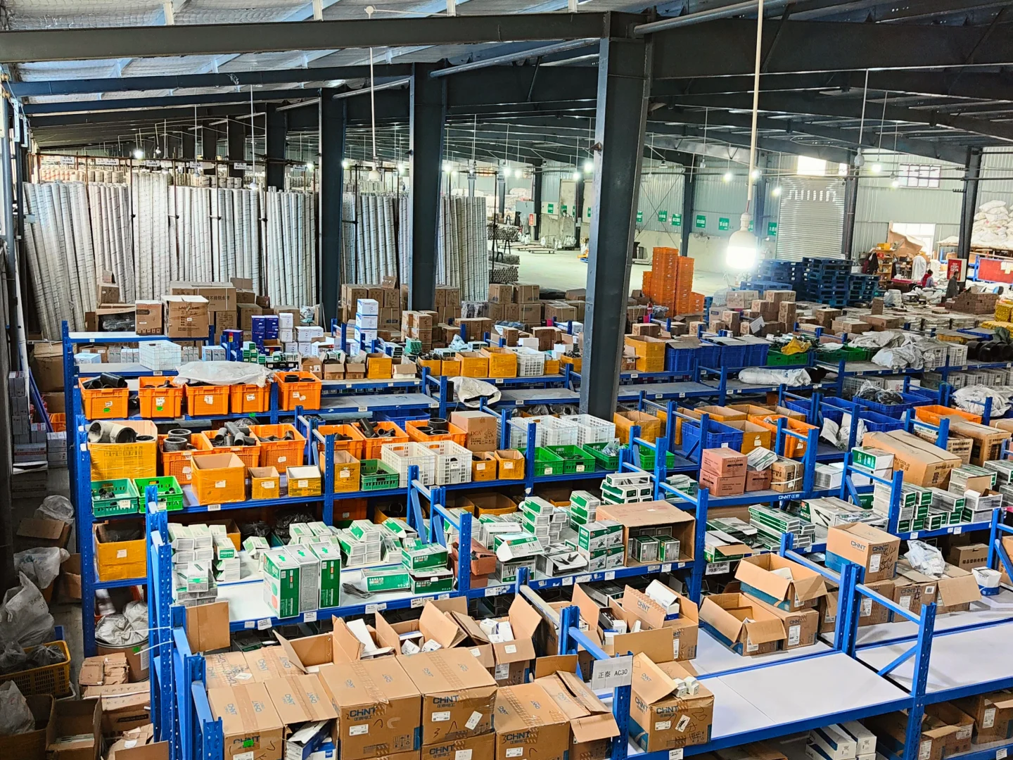 两万平五金建材仓库