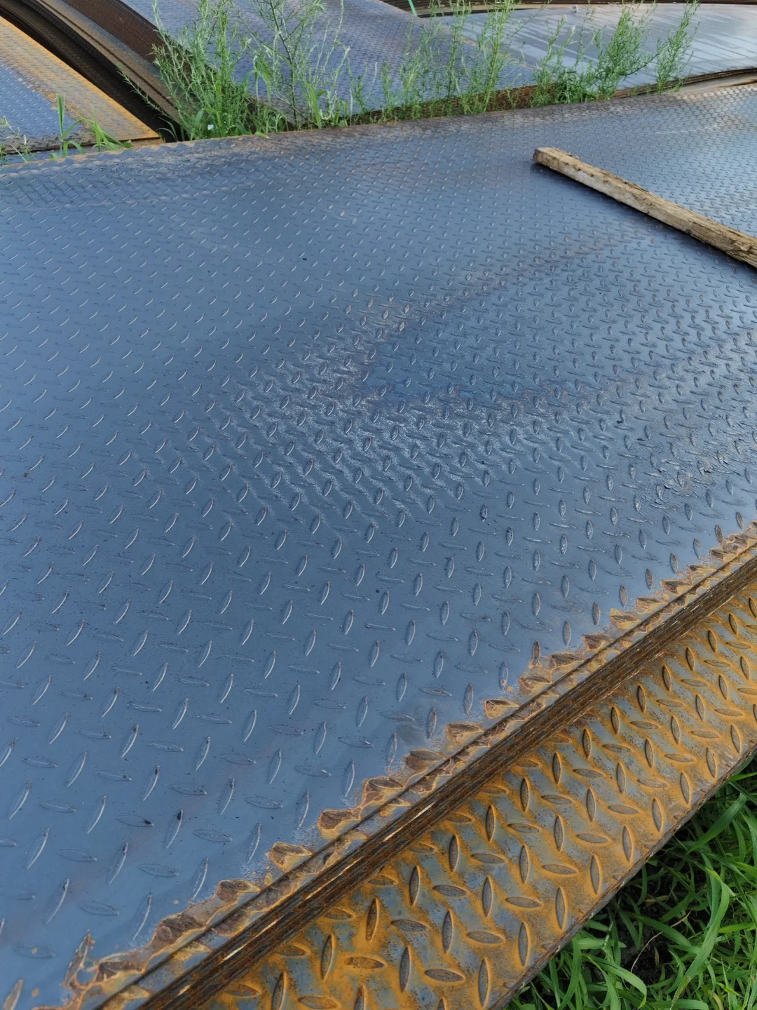 优质钢材，构筑坚固未来。