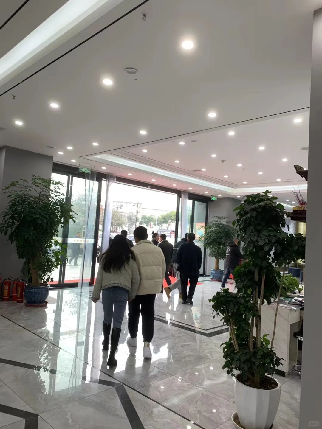 周末来我们瓷砖展厅逛一逛吧