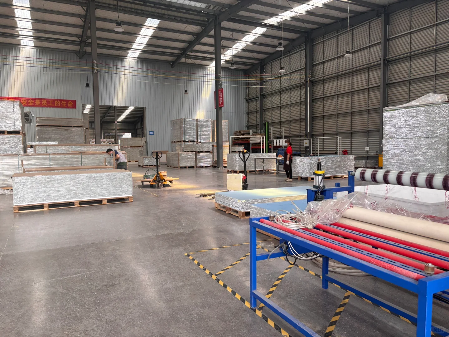 铝合金建材车间实拍