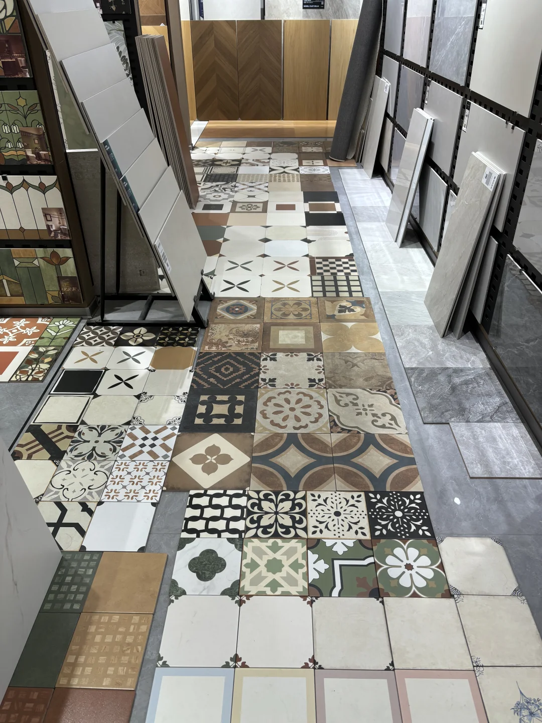 大学生周末勇闯建材城｜中古风瓷砖选购记