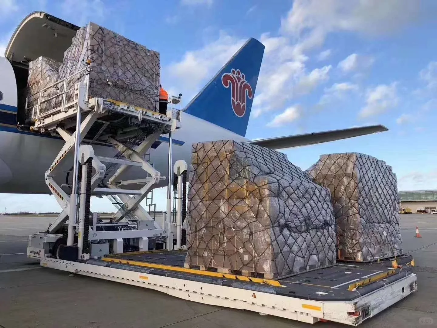 航空运输超大重件，保证时效！