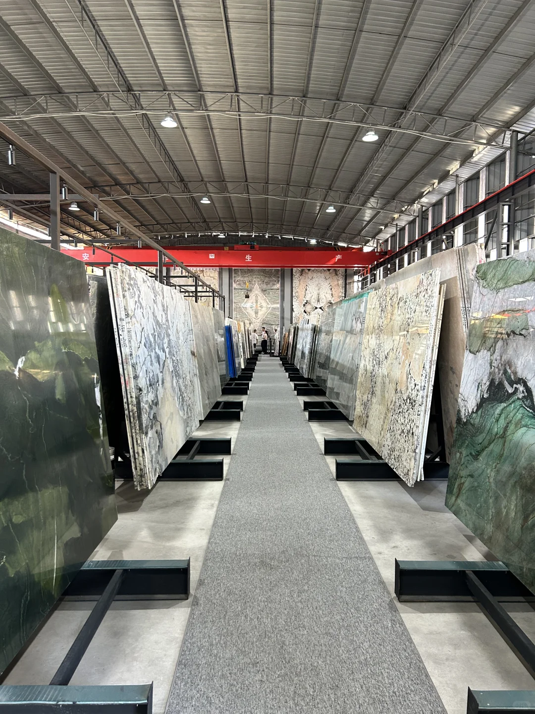 ?探访矿老板搞得奢石工厂