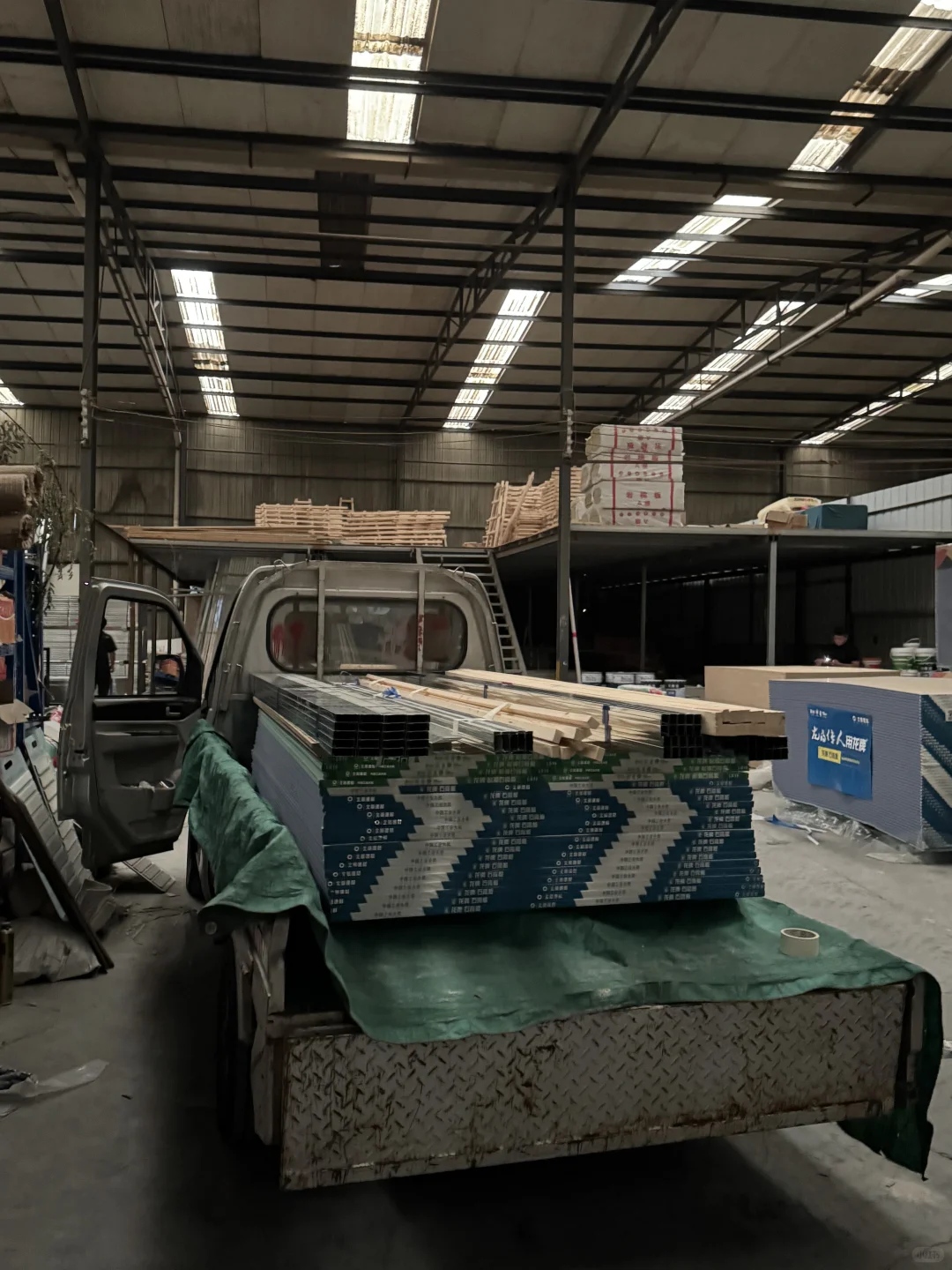 小车拉货，超有力量感～