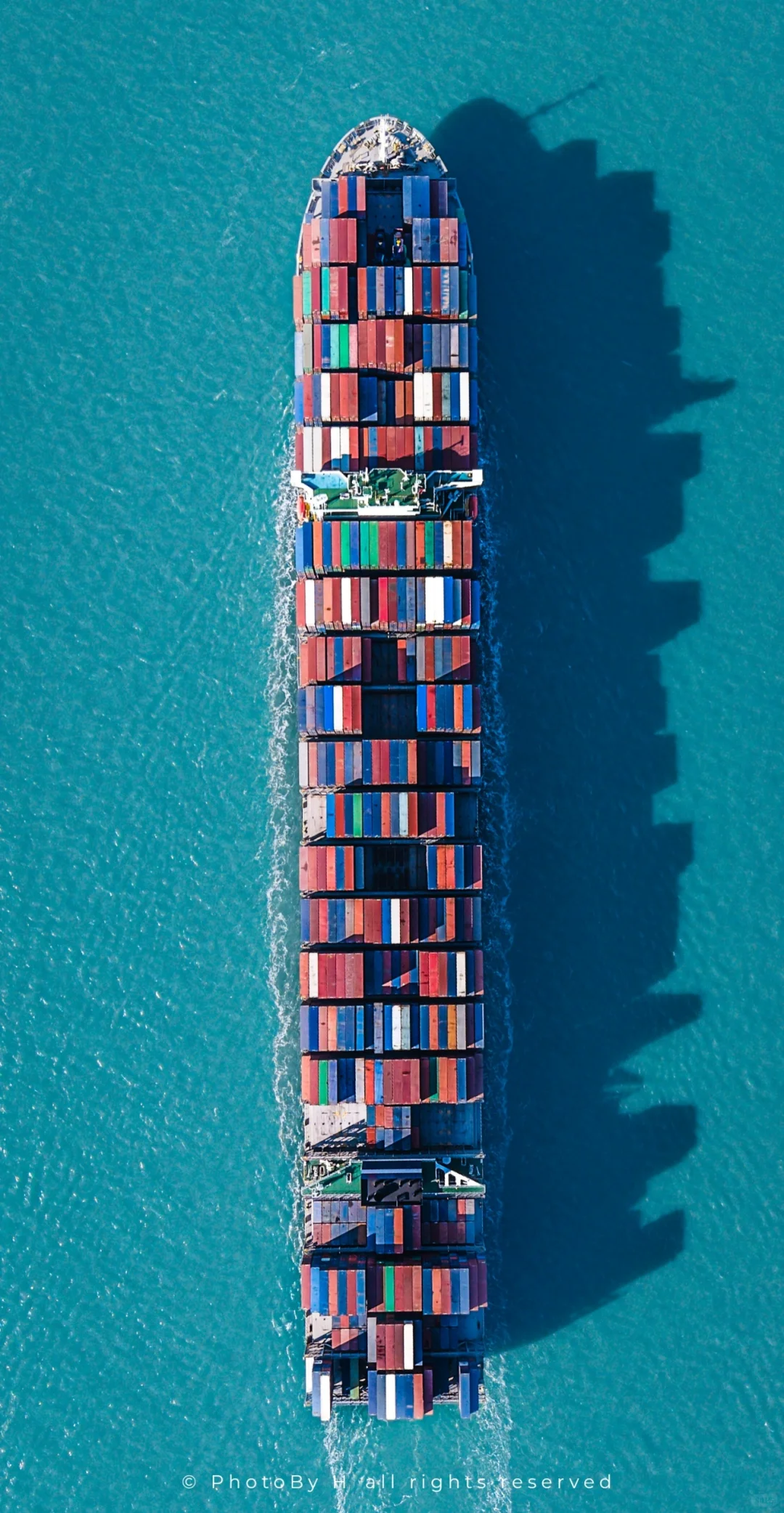 航拍摄影 | 空中视角下的集装箱货船