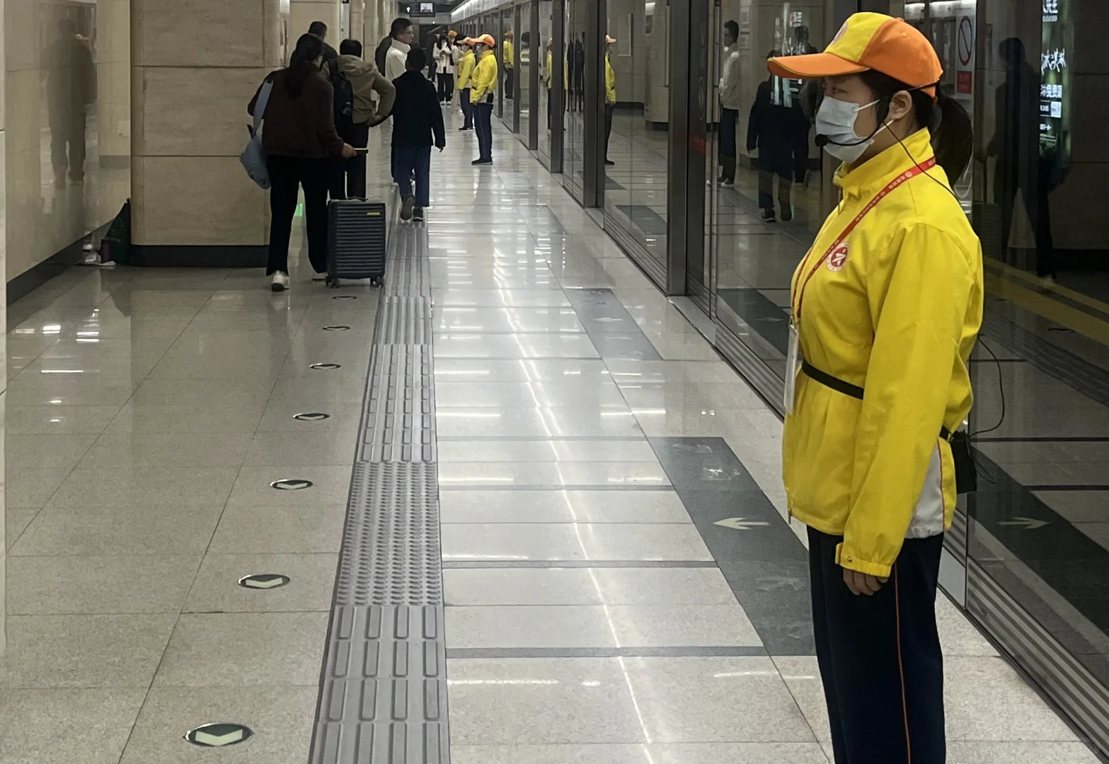 地铁安保人工