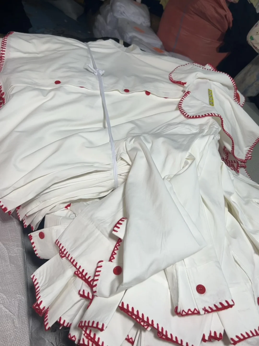 服装这么烂的生意，工厂只能靠卷细节了