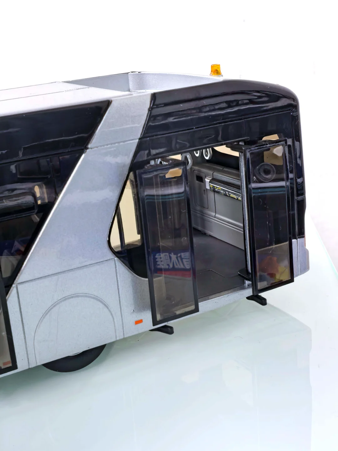 1:43宇通客车模型机场摆渡车-乘风天地间