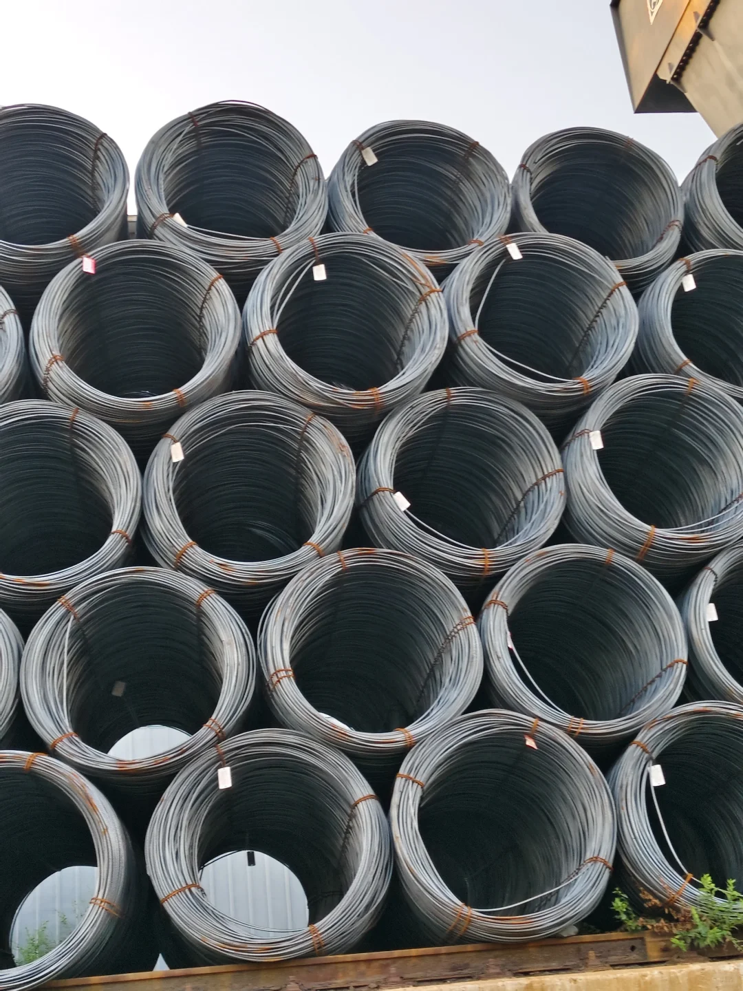 优质钢材，构筑坚固未来。