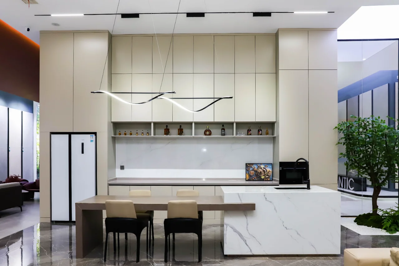 ?瓷砖批发仓库：装修必备，一站式选购！