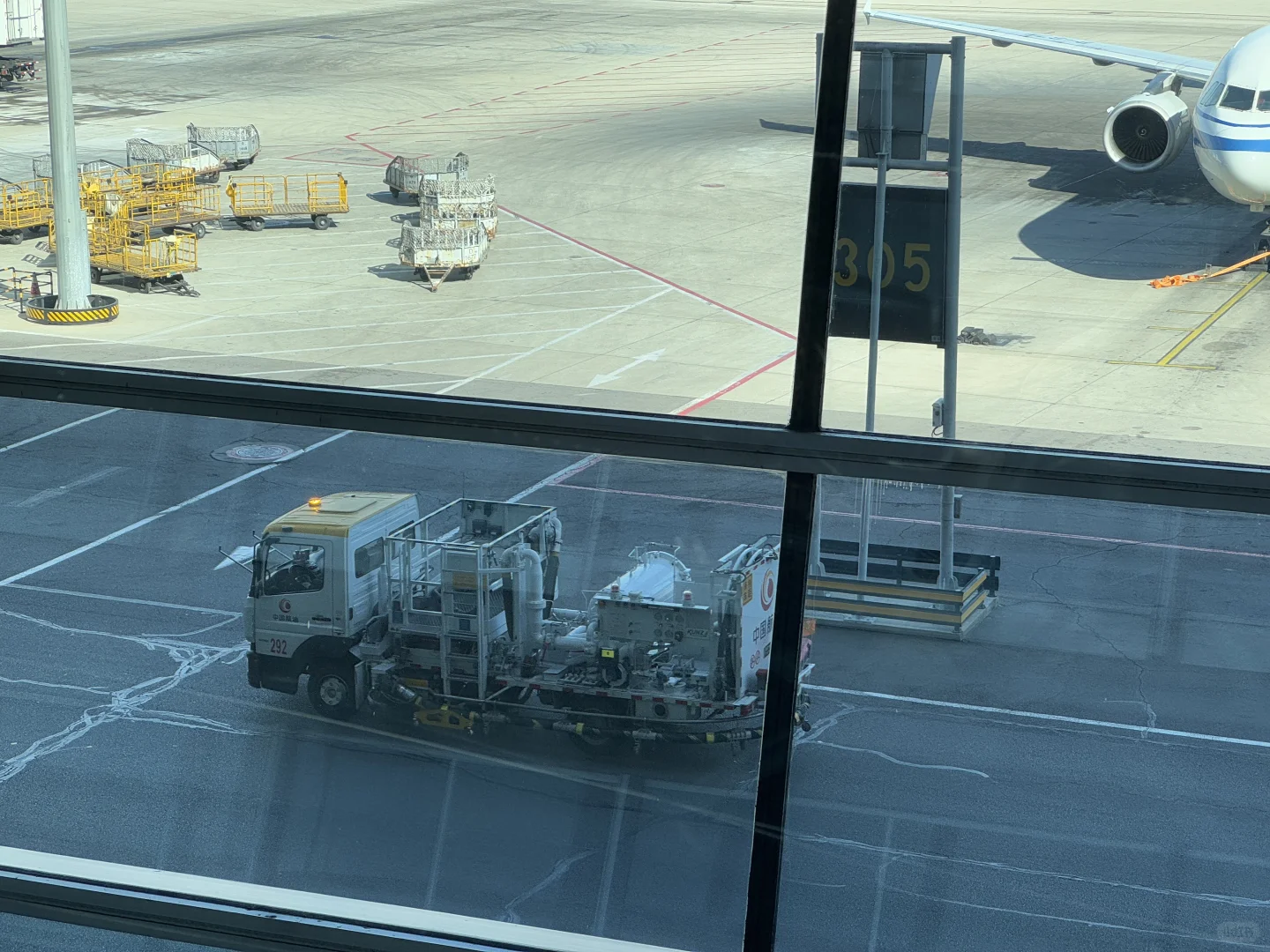 你留意过机场里出现的各种小车?么？