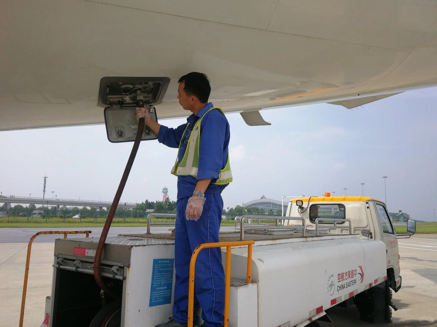 不起眼的飞机拖车，凭什么比劳斯莱斯还贵