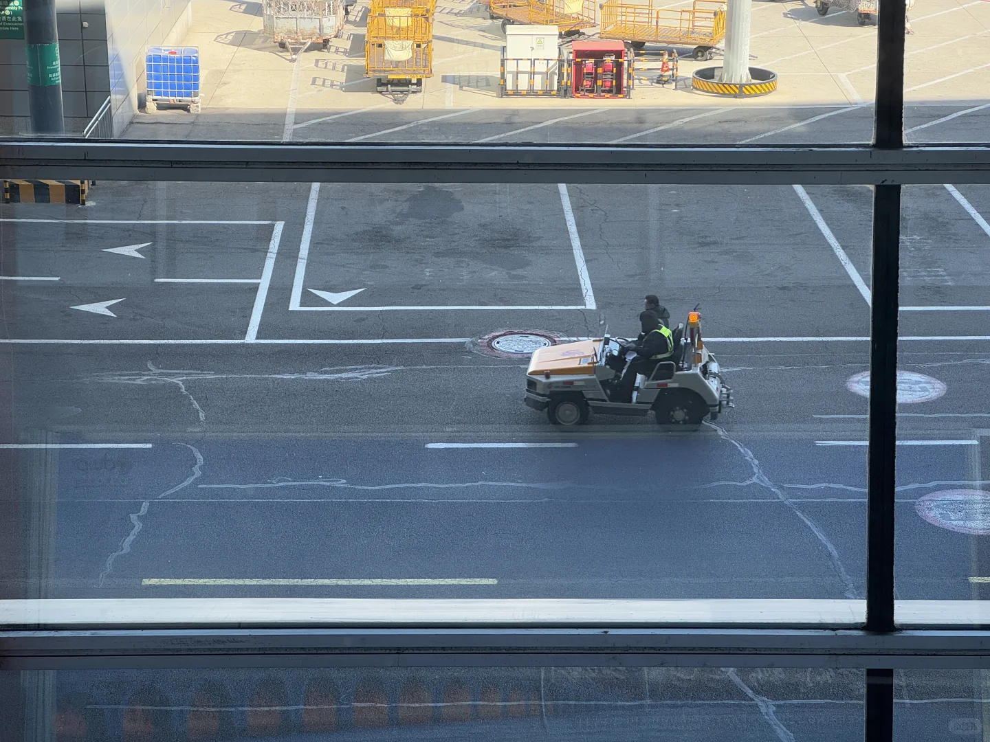 你留意过机场里出现的各种小车?么？