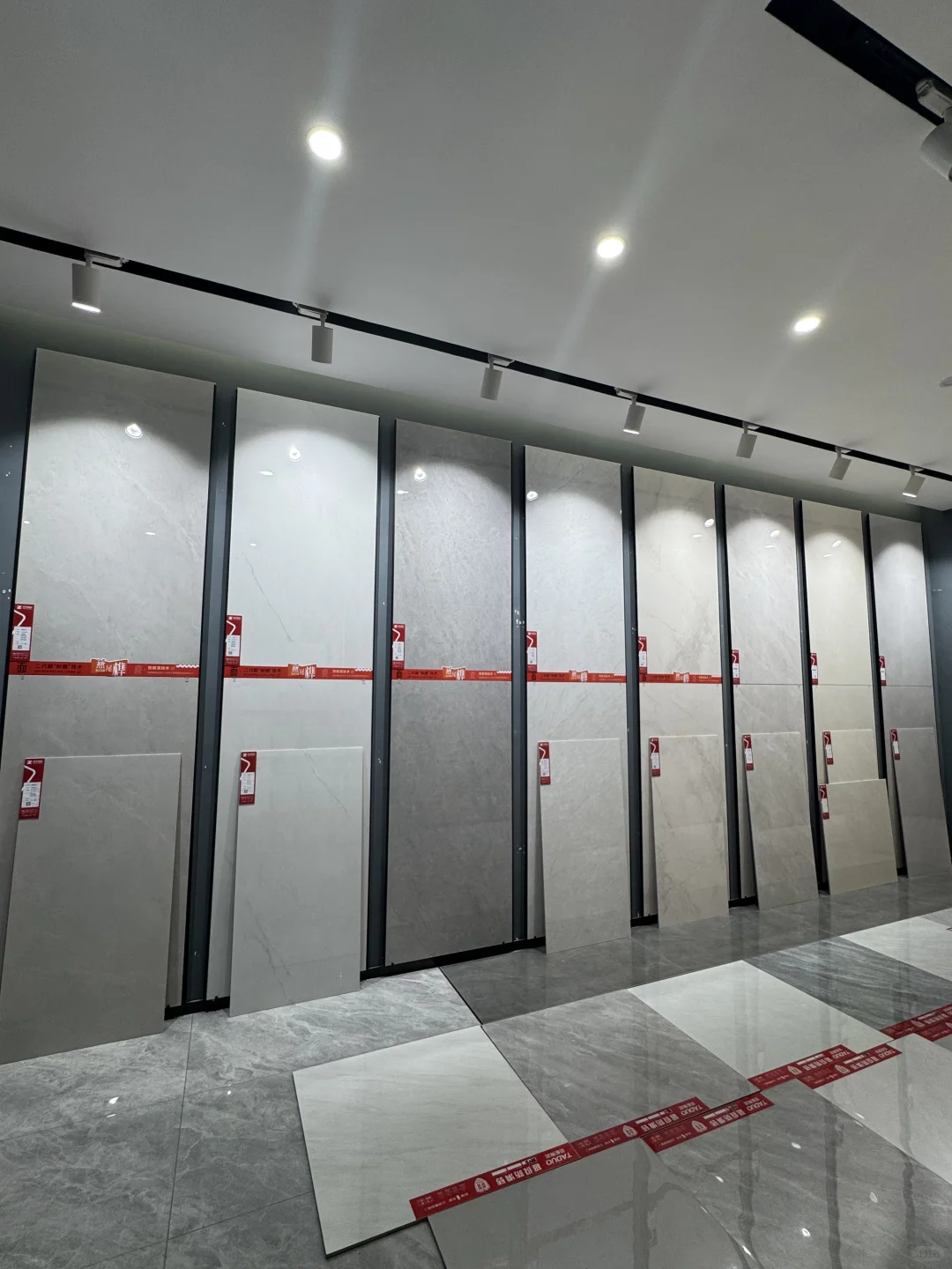 95后夫妻在晋江磁灶卖砖