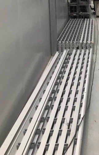 荷兰进口温室设备栽培架卸车