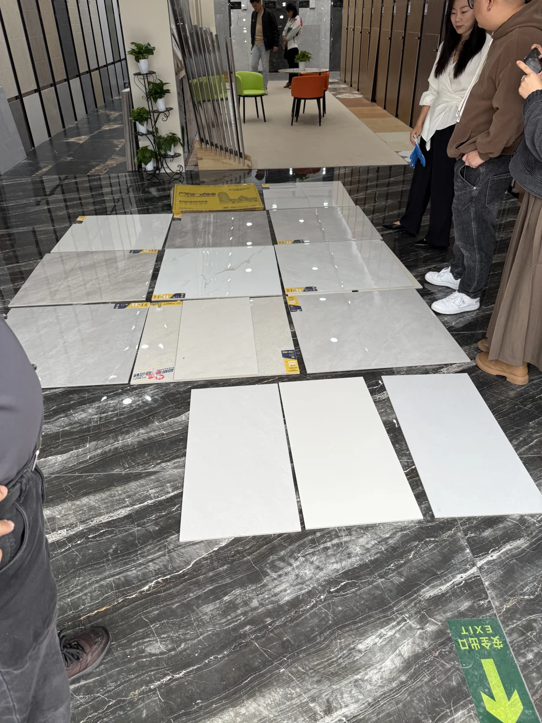 在瓷砖大仓库上班的第10086天