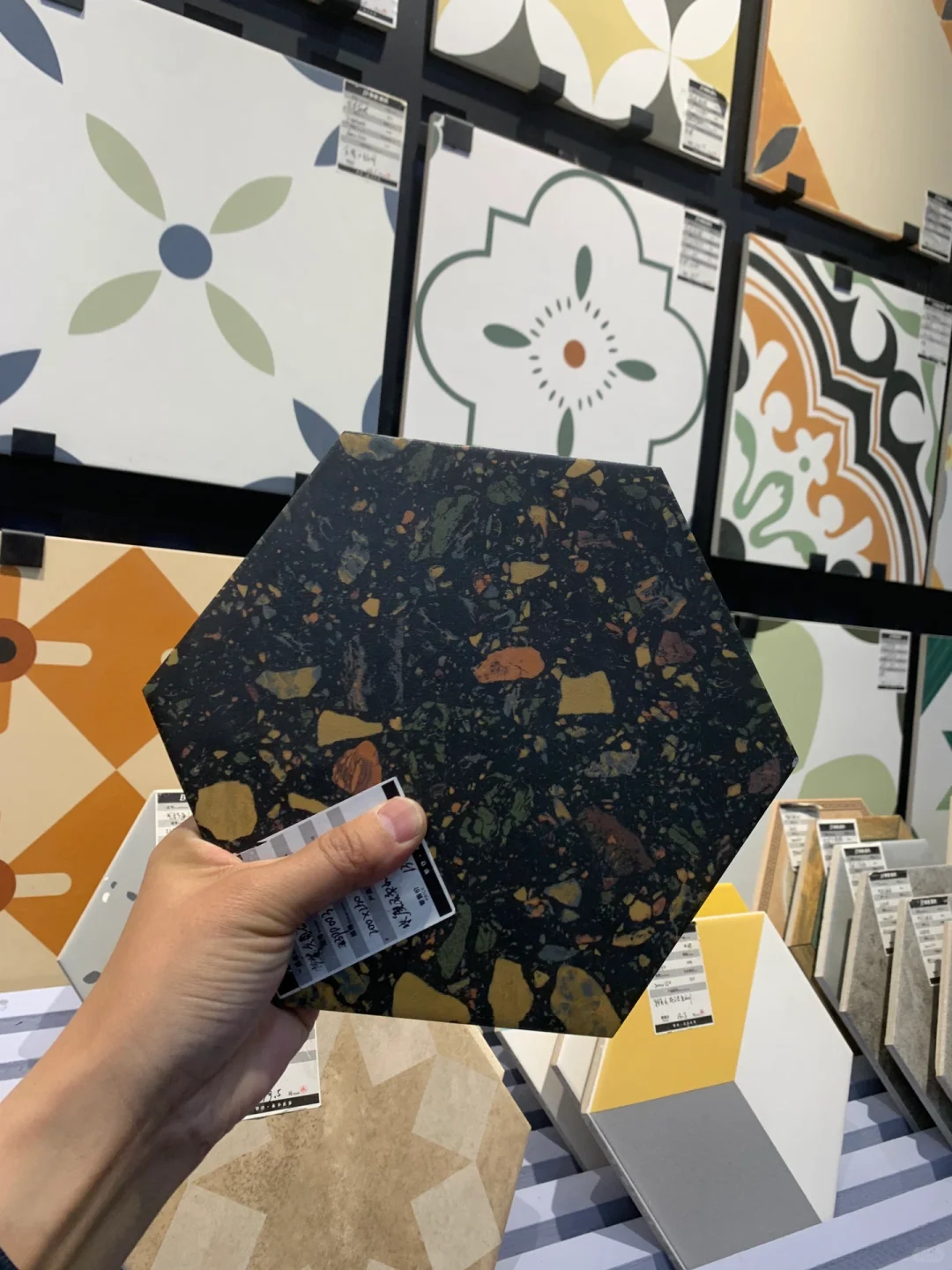 仓储一体 成都实体瓷砖批发 找✓地方省一半