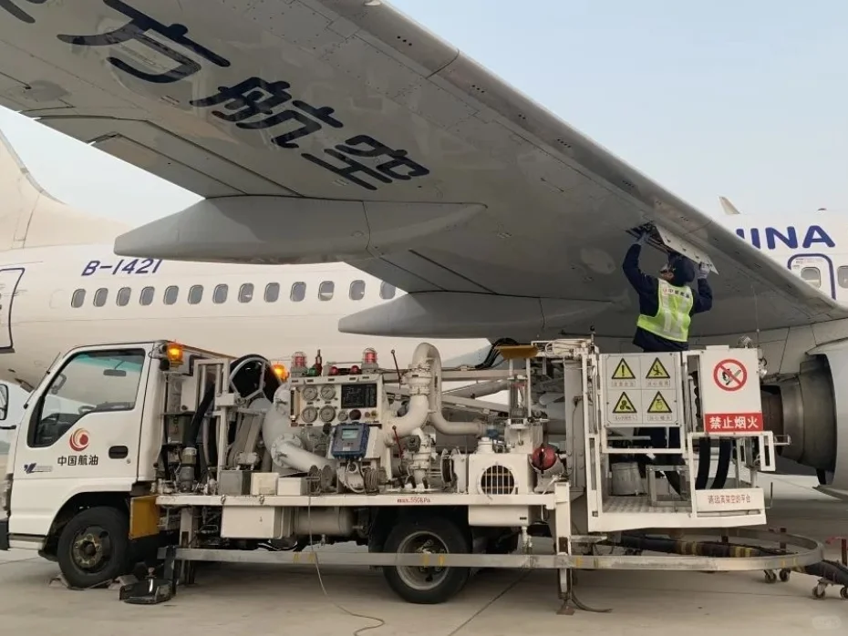 不起眼的飞机拖车，凭什么比劳斯莱斯还贵