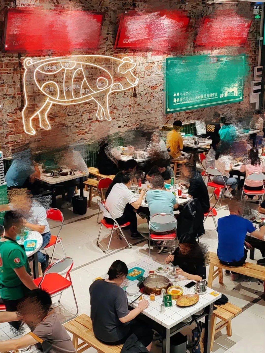 砸120万开的五百平火锅店 快撑不住了