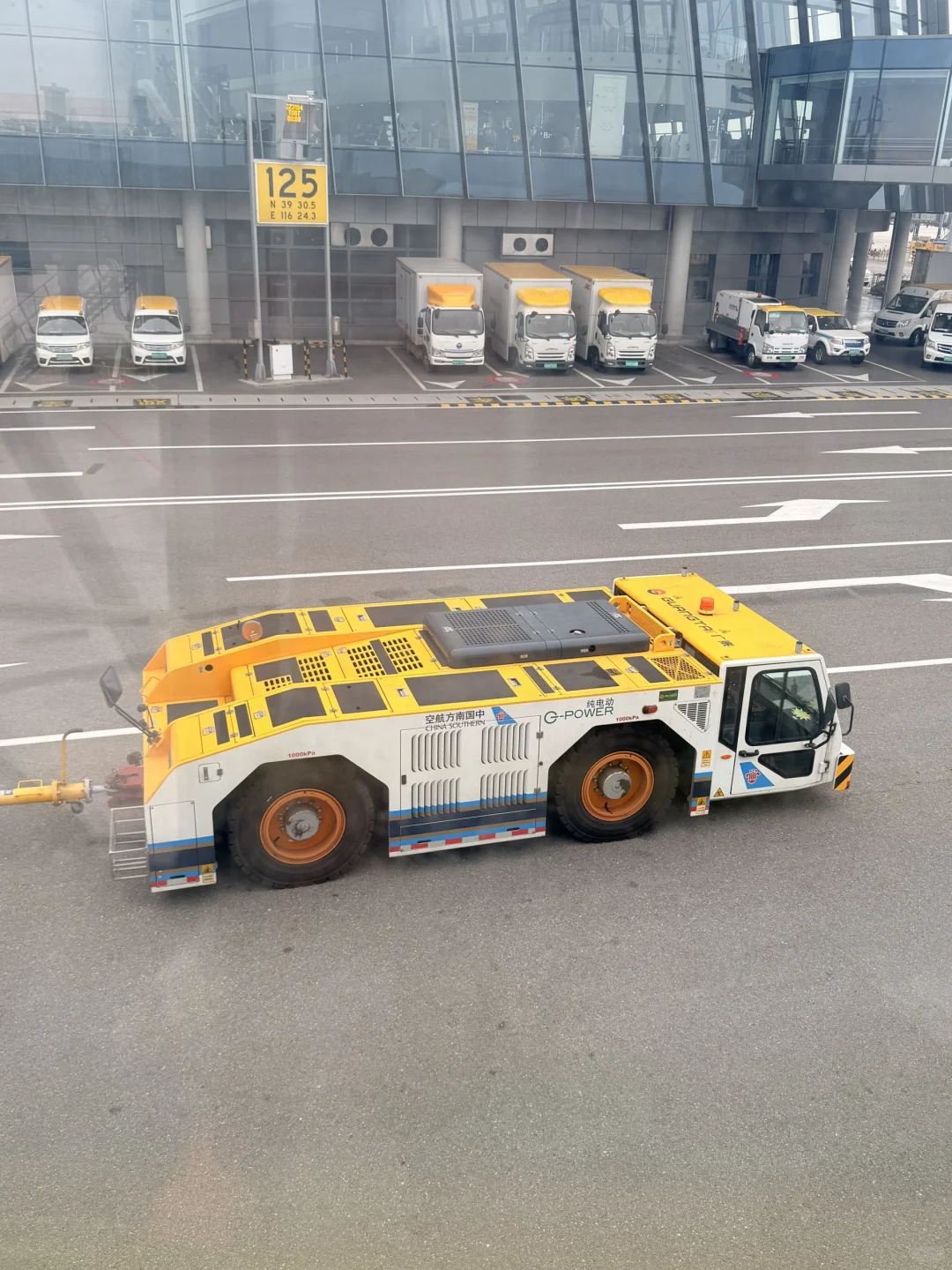 不起眼的飞机拖车，凭什么比劳斯莱斯还贵