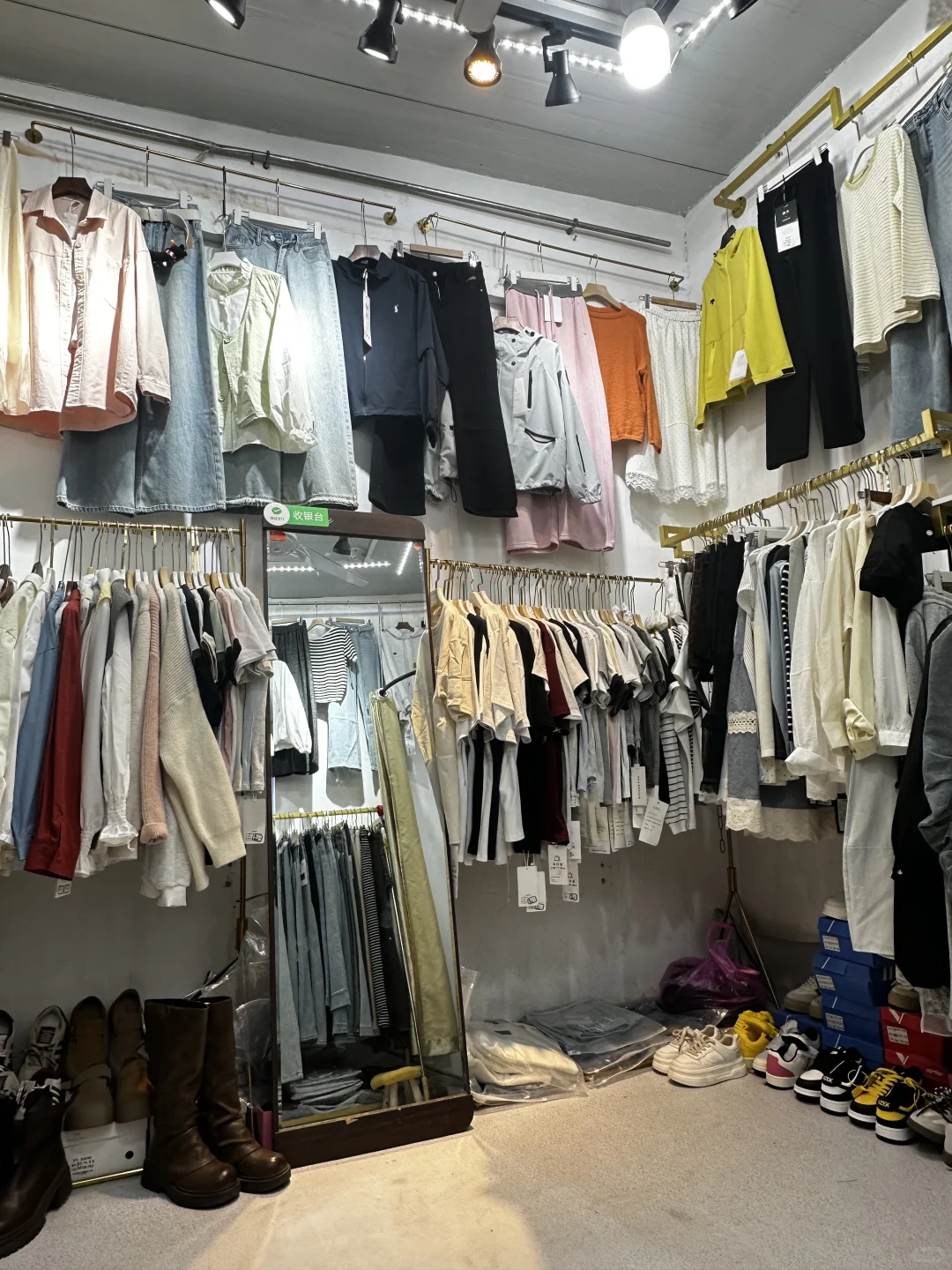 店里满满登登 一天营业额110 想撞墙了