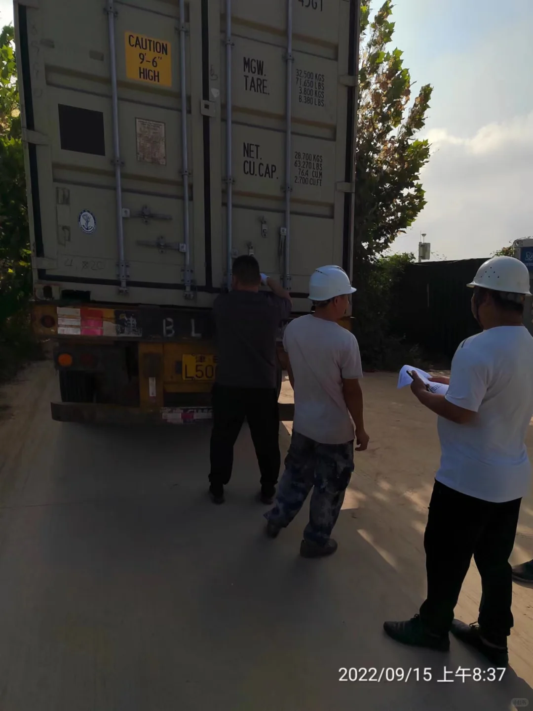 荷兰进口温室设备卸车