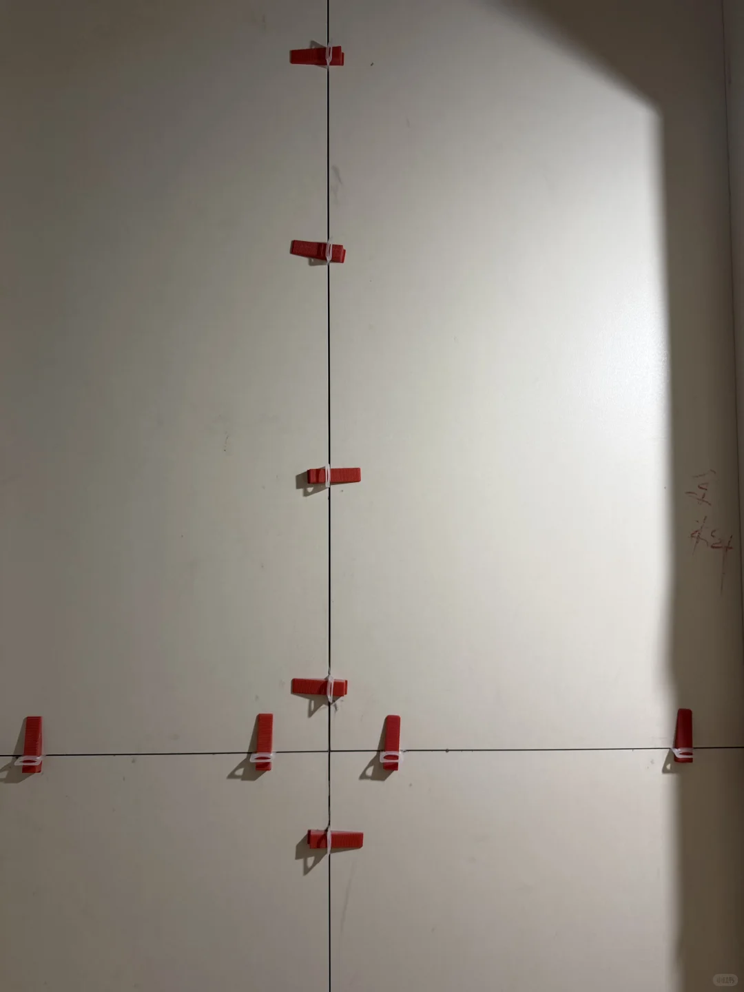 这组「复古花砖+柔纹墙砖」把氛围感焊在墙上