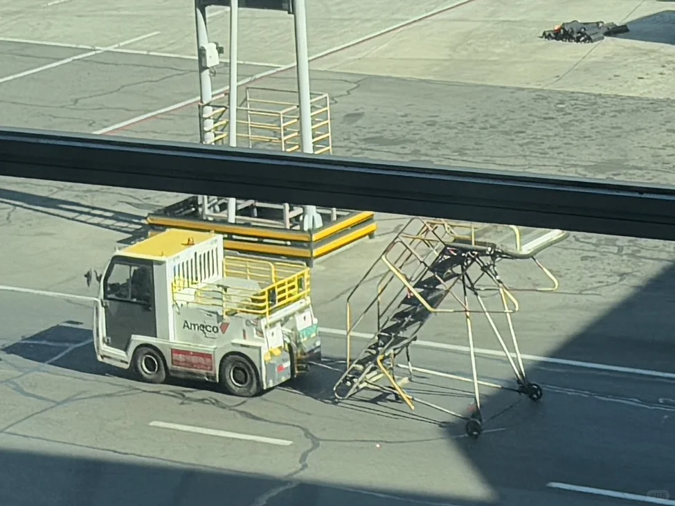 你留意过机场里出现的各种小车?么？