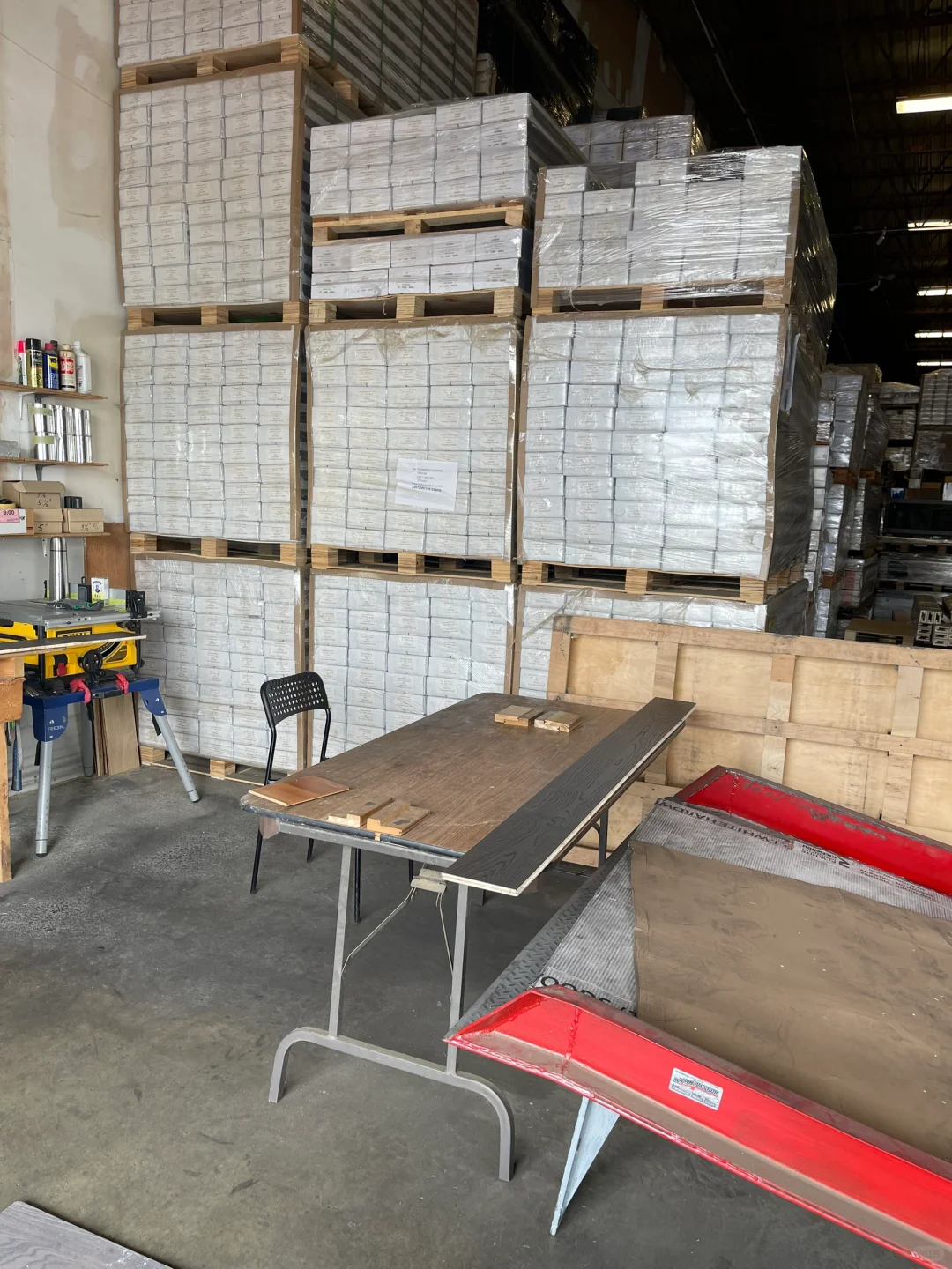 你们看不到的厂家仓库，温哥华选地板的一天